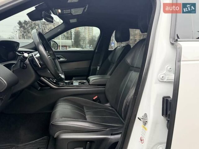 Білий Ленд Ровер Рендж Ровер Велар, об'ємом двигуна 2 л та пробігом 208 тис. км за 29999 $, фото 20 на Automoto.ua