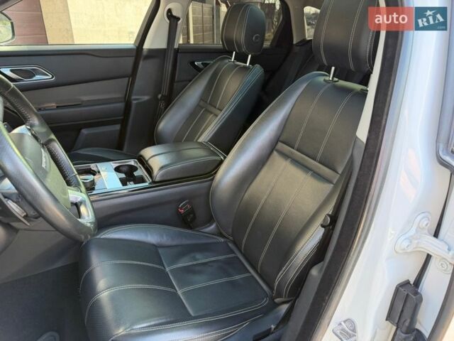 Белый Ленд Ровер Рендж Ровер Велар, объемом двигателя 2 л и пробегом 90 тыс. км за 33900 $, фото 12 на Automoto.ua