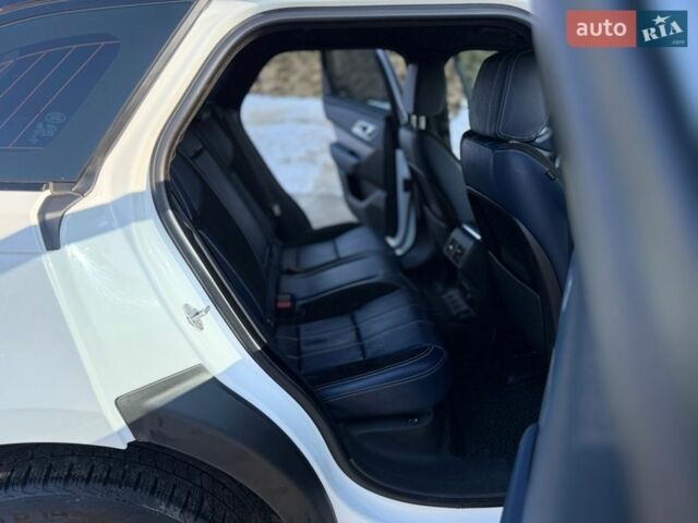 Белый Ленд Ровер Рендж Ровер Велар, объемом двигателя 2 л и пробегом 134 тыс. км за 29999 $, фото 74 на Automoto.ua