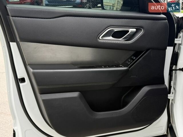 Білий Ленд Ровер Рендж Ровер Велар, об'ємом двигуна 2 л та пробігом 110 тис. км за 38500 $, фото 24 на Automoto.ua