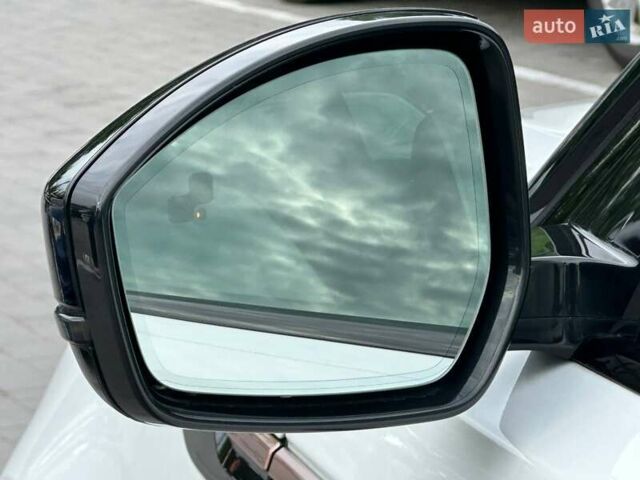 Белый Ленд Ровер Рендж Ровер Велар, объемом двигателя 2.99 л и пробегом 106 тыс. км за 43900 $, фото 8 на Automoto.ua