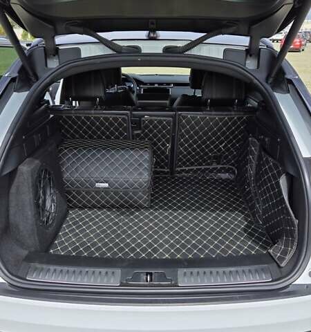 Белый Ленд Ровер Рендж Ровер Велар, объемом двигателя 3 л и пробегом 95 тыс. км за 39500 $, фото 43 на Automoto.ua