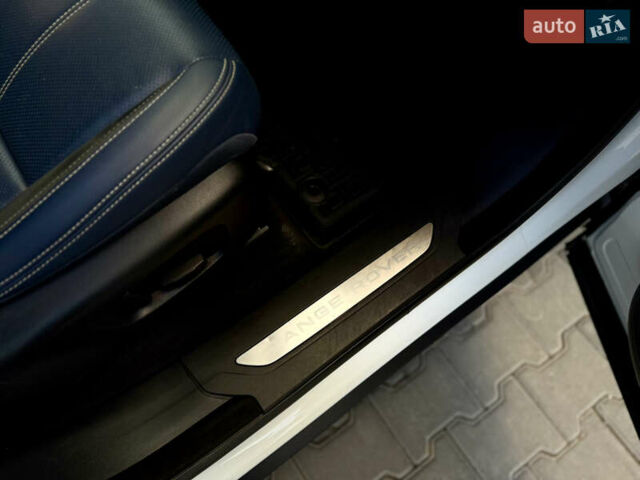 Белый Ленд Ровер Рендж Ровер Велар, объемом двигателя 2 л и пробегом 134 тыс. км за 33999 $, фото 84 на Automoto.ua