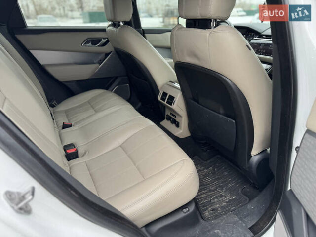 Білий Ленд Ровер Рендж Ровер Велар, об'ємом двигуна 2 л та пробігом 124 тис. км за 30499 $, фото 23 на Automoto.ua