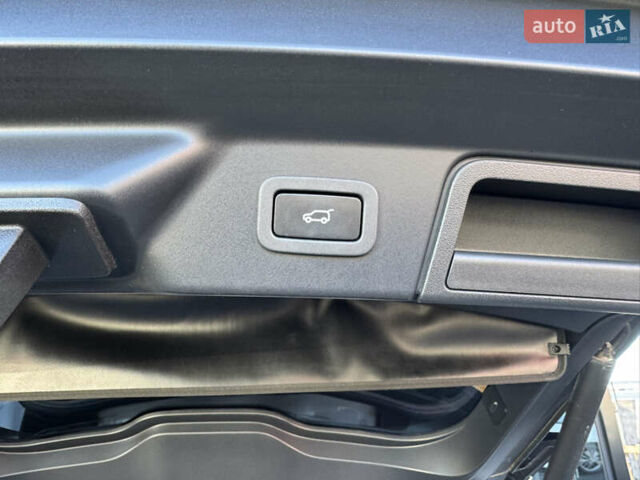 Белый Ленд Ровер Рендж Ровер Велар, объемом двигателя 2 л и пробегом 91 тыс. км за 34999 $, фото 65 на Automoto.ua