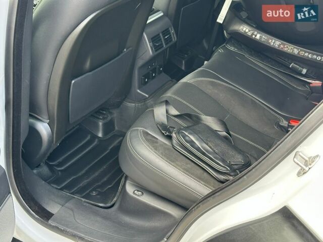 Білий Ленд Ровер Рендж Ровер Велар, об'ємом двигуна 2 л та пробігом 131 тис. км за 32000 $, фото 40 на Automoto.ua