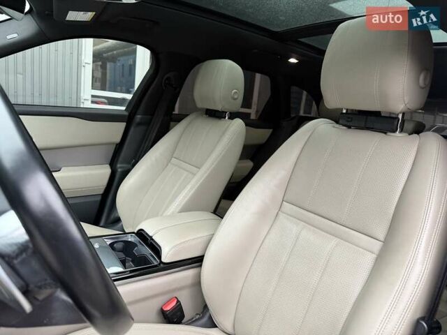 Белый Ленд Ровер Рендж Ровер Велар, объемом двигателя 3 л и пробегом 133 тыс. км за 39500 $, фото 47 на Automoto.ua