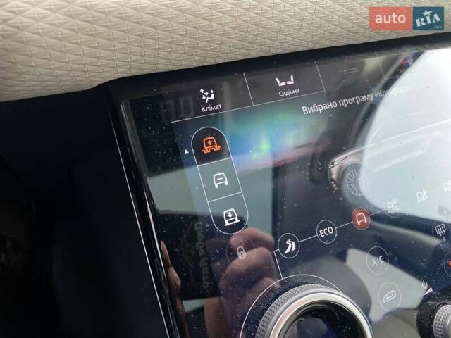 Белый Ленд Ровер Рендж Ровер Велар, объемом двигателя 3 л и пробегом 77 тыс. км за 34900 $, фото 17 на Automoto.ua