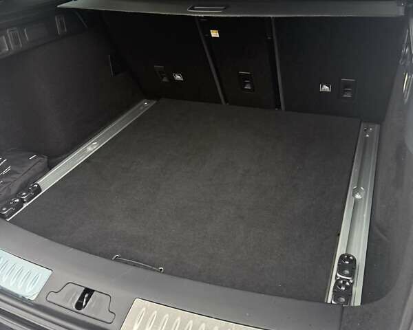 Білий Ленд Ровер Рендж Ровер Велар, об'ємом двигуна 2.99 л та пробігом 106 тис. км за 46500 $, фото 11 на Automoto.ua