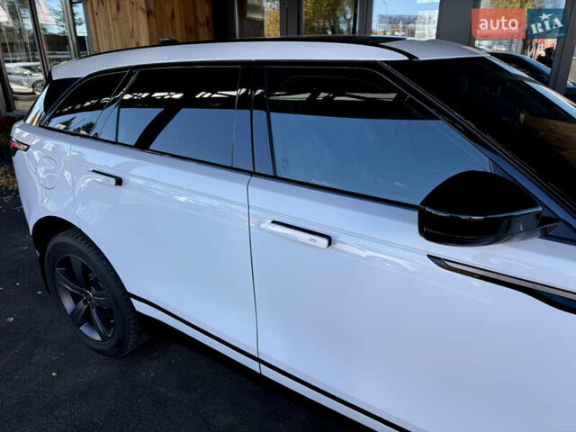 Белый Ленд Ровер Рендж Ровер Велар, объемом двигателя 2 л и пробегом 91 тыс. км за 34999 $, фото 19 на Automoto.ua