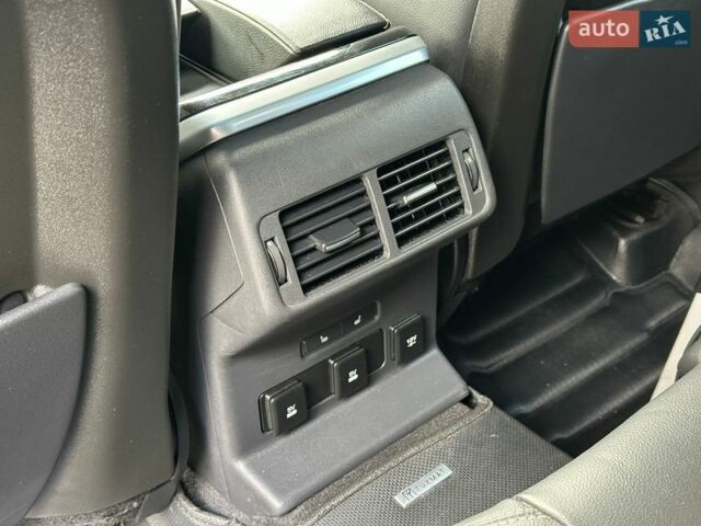 Білий Ленд Ровер Рендж Ровер Велар, об'ємом двигуна 2 л та пробігом 131 тис. км за 32000 $, фото 45 на Automoto.ua