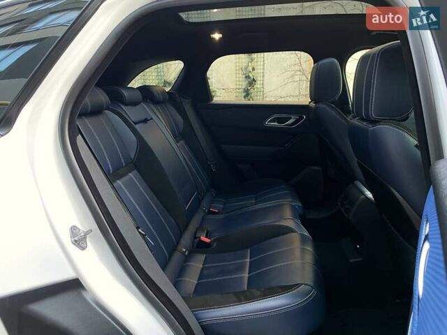 Белый Ленд Ровер Рендж Ровер Велар, объемом двигателя 2 л и пробегом 91 тыс. км за 34999 $, фото 70 на Automoto.ua