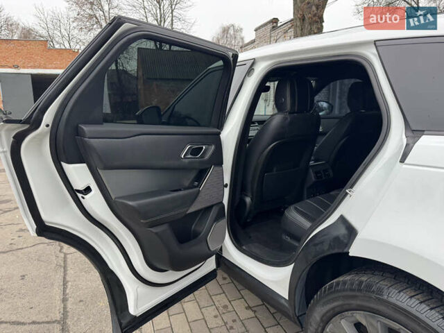 Білий Ленд Ровер Рендж Ровер Велар, об'ємом двигуна 2 л та пробігом 150 тис. км за 29900 $, фото 35 на Automoto.ua