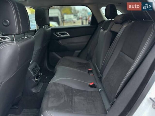 Белый Ленд Ровер Рендж Ровер Велар, объемом двигателя 2 л и пробегом 127 тыс. км за 27900 $, фото 29 на Automoto.ua