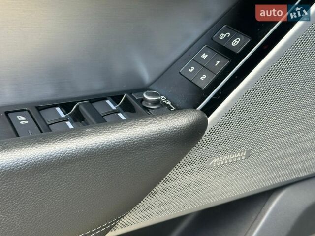 Білий Ленд Ровер Рендж Ровер Велар, об'ємом двигуна 2 л та пробігом 131 тис. км за 32000 $, фото 36 на Automoto.ua