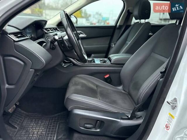 Белый Ленд Ровер Рендж Ровер Велар, объемом двигателя 2 л и пробегом 127 тыс. км за 27900 $, фото 10 на Automoto.ua