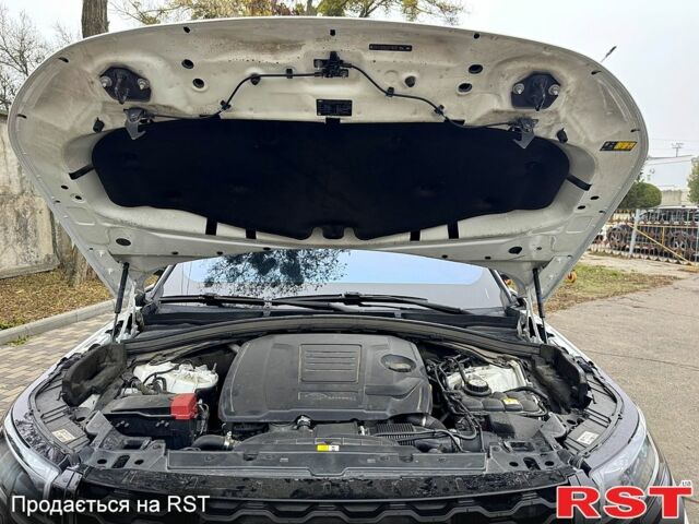 Белый Ленд Ровер Рендж Ровер Велар, объемом двигателя 2 л и пробегом 150 тыс. км за 29900 $, фото 13 на Automoto.ua