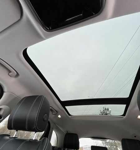 Белый Ленд Ровер Рендж Ровер Велар, объемом двигателя 2 л и пробегом 139 тыс. км за 32300 $, фото 17 на Automoto.ua