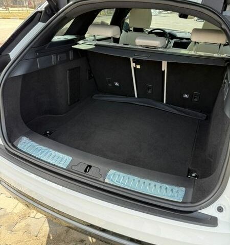 Білий Ленд Ровер Рендж Ровер Велар, об'ємом двигуна 2 л та пробігом 95 тис. км за 35800 $, фото 20 на Automoto.ua