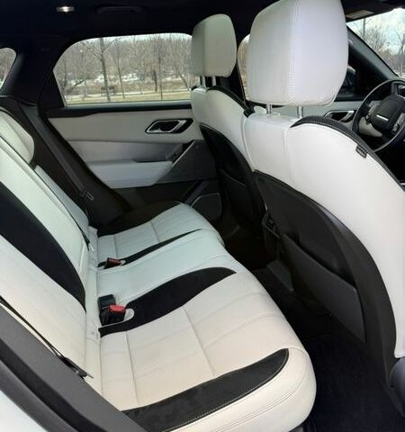 Білий Ленд Ровер Рендж Ровер Велар, об'ємом двигуна 2 л та пробігом 95 тис. км за 35800 $, фото 18 на Automoto.ua