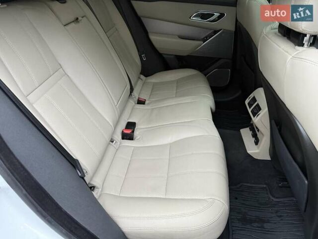 Белый Ленд Ровер Рендж Ровер Велар, объемом двигателя 3 л и пробегом 133 тыс. км за 39500 $, фото 30 на Automoto.ua