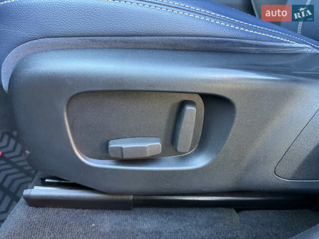 Белый Ленд Ровер Рендж Ровер Велар, объемом двигателя 2 л и пробегом 91 тыс. км за 34999 $, фото 37 на Automoto.ua