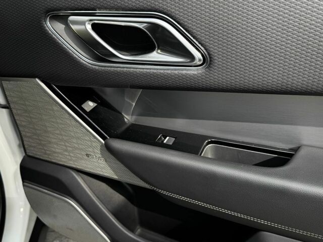 Белый Ленд Ровер Рендж Ровер Велар, объемом двигателя 2 л и пробегом 157 тыс. км за 27700 $, фото 26 на Automoto.ua