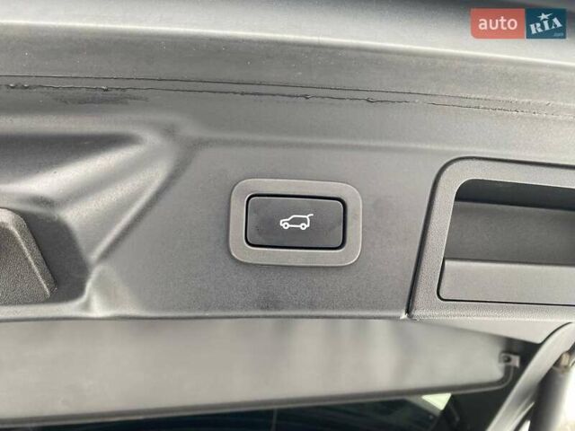 Белый Ленд Ровер Рендж Ровер Велар, объемом двигателя 3 л и пробегом 77 тыс. км за 34900 $, фото 30 на Automoto.ua