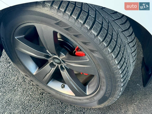 Белый Ленд Ровер Рендж Ровер Велар, объемом двигателя 2 л и пробегом 91 тыс. км за 34999 $, фото 16 на Automoto.ua