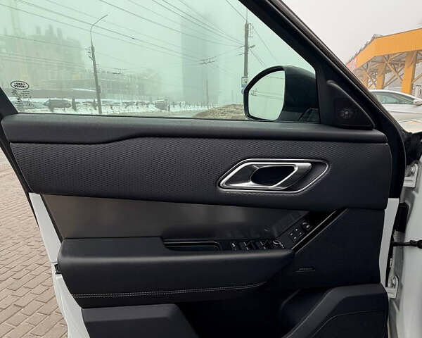 Білий Ленд Ровер Рендж Ровер Велар, об'ємом двигуна 2 л та пробігом 181 тис. км за 28500 $, фото 30 на Automoto.ua