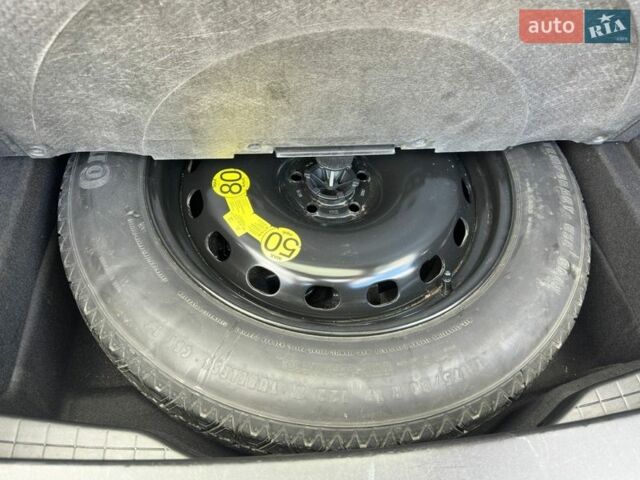 Білий Ленд Ровер Рендж Ровер Велар, об'ємом двигуна 2 л та пробігом 131 тис. км за 32000 $, фото 34 на Automoto.ua