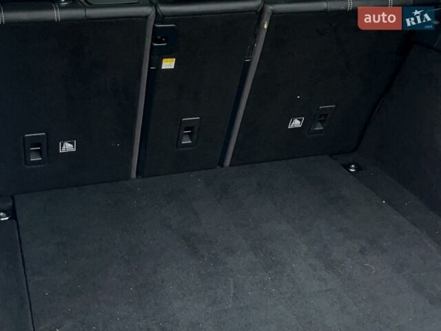 Білий Ленд Ровер Рендж Ровер Велар, об'ємом двигуна 2 л та пробігом 143 тис. км за 33500 $, фото 15 на Automoto.ua