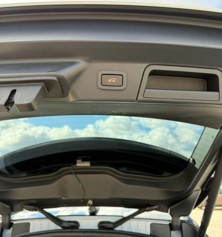 Білий Ленд Ровер Рендж Ровер Велар, об'ємом двигуна 2 л та пробігом 95 тис. км за 35800 $, фото 22 на Automoto.ua