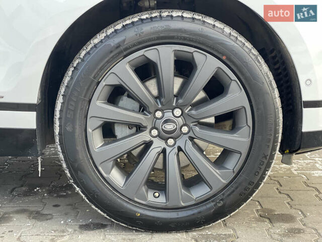 Білий Ленд Ровер Рендж Ровер Велар, об'ємом двигуна 2 л та пробігом 209 тис. км за 31999 $, фото 21 на Automoto.ua