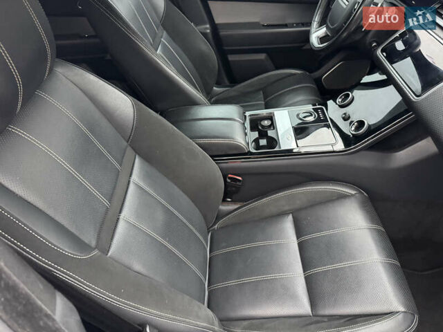 Білий Ленд Ровер Рендж Ровер Велар, об'ємом двигуна 2 л та пробігом 150 тис. км за 29900 $, фото 28 на Automoto.ua