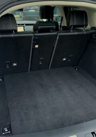 Белый Ленд Ровер Рендж Ровер Велар, объемом двигателя 2 л и пробегом 139 тыс. км за 32300 $, фото 32 на Automoto.ua