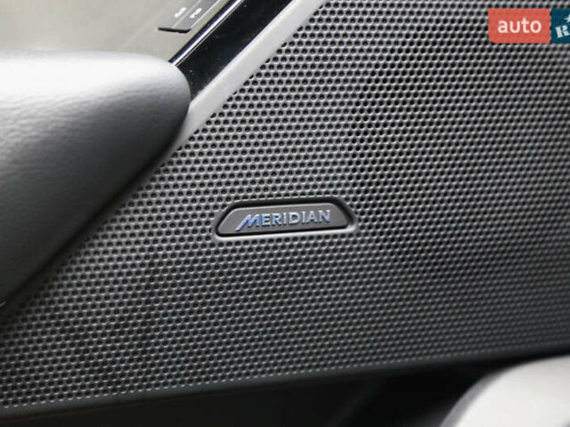 Белый Ленд Ровер Рендж Ровер Велар, объемом двигателя 2 л и пробегом 138 тыс. км за 39690 $, фото 46 на Automoto.ua