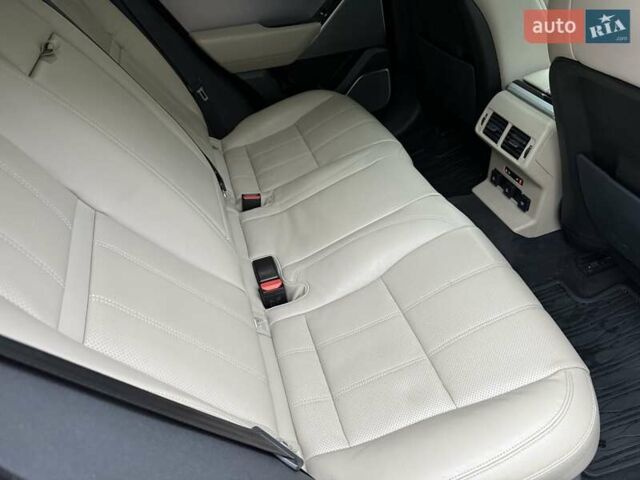 Белый Ленд Ровер Рендж Ровер Велар, объемом двигателя 3 л и пробегом 133 тыс. км за 39500 $, фото 33 на Automoto.ua