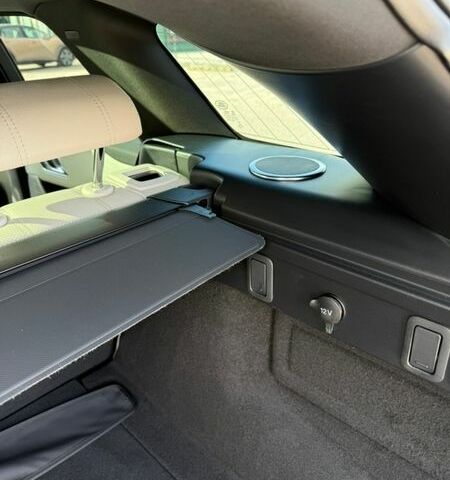 Білий Ленд Ровер Рендж Ровер Велар, об'ємом двигуна 2 л та пробігом 95 тис. км за 35800 $, фото 21 на Automoto.ua