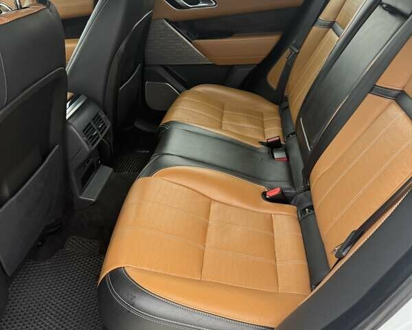 Білий Ленд Ровер Рендж Ровер Велар, об'ємом двигуна 2.99 л та пробігом 106 тис. км за 46500 $, фото 8 на Automoto.ua