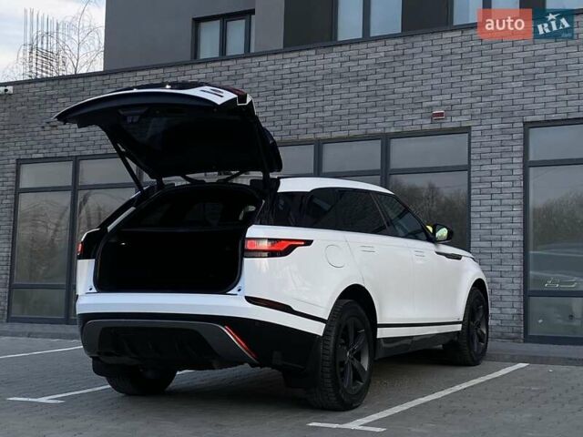 Белый Ленд Ровер Рендж Ровер Велар, объемом двигателя 2 л и пробегом 91 тыс. км за 34999 $, фото 77 на Automoto.ua