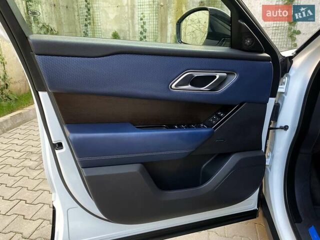 Белый Ленд Ровер Рендж Ровер Велар, объемом двигателя 2 л и пробегом 91 тыс. км за 34999 $, фото 29 на Automoto.ua