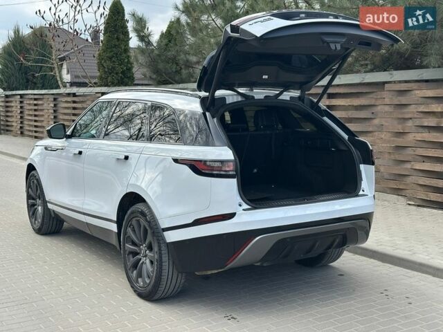 Білий Ленд Ровер Рендж Ровер Велар, об'ємом двигуна 2 л та пробігом 131 тис. км за 32000 $, фото 30 на Automoto.ua