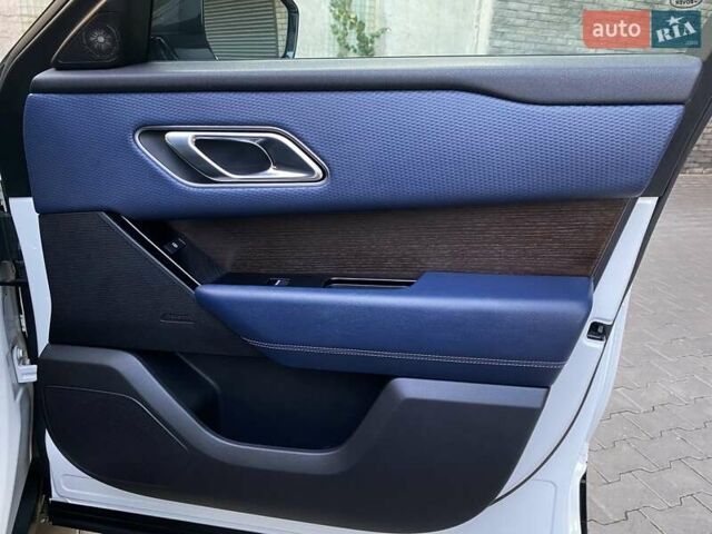 Белый Ленд Ровер Рендж Ровер Велар, объемом двигателя 2 л и пробегом 91 тыс. км за 34999 $, фото 71 на Automoto.ua