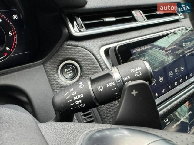 Белый Ленд Ровер Рендж Ровер Велар, объемом двигателя 3 л и пробегом 75 тыс. км за 42500 $, фото 47 на Automoto.ua