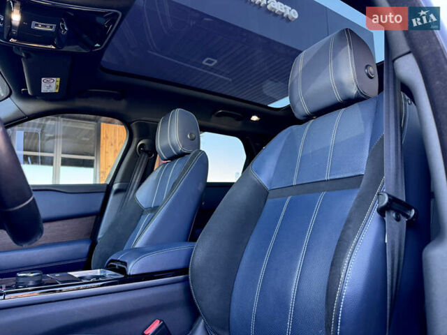 Белый Ленд Ровер Рендж Ровер Велар, объемом двигателя 2 л и пробегом 91 тыс. км за 34999 $, фото 38 на Automoto.ua