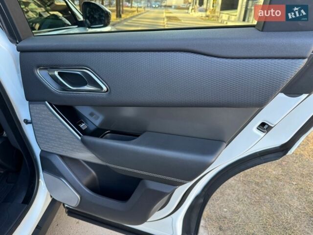 Белый Ленд Ровер Рендж Ровер Велар, объемом двигателя 3 л и пробегом 75 тыс. км за 42500 $, фото 40 на Automoto.ua