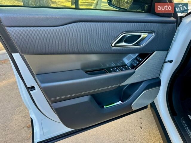 Белый Ленд Ровер Рендж Ровер Велар, объемом двигателя 3 л и пробегом 75 тыс. км за 42500 $, фото 20 на Automoto.ua