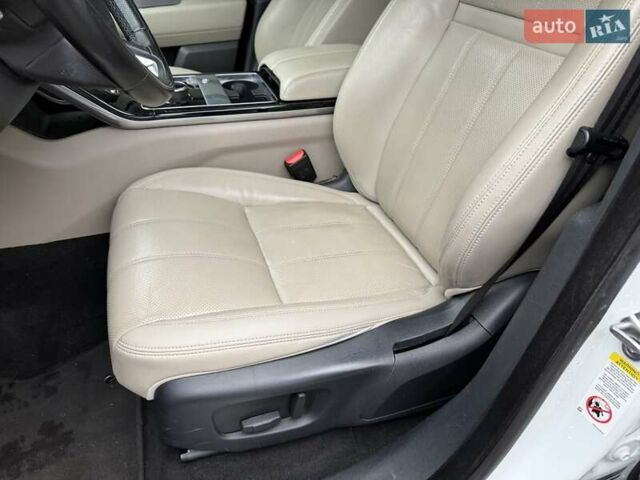 Белый Ленд Ровер Рендж Ровер Велар, объемом двигателя 3 л и пробегом 133 тыс. км за 39500 $, фото 44 на Automoto.ua