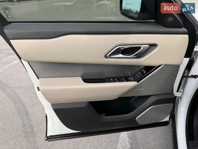 Белый Ленд Ровер Рендж Ровер Велар, объемом двигателя 2 л и пробегом 124 тыс. км за 28500 $, фото 25 на Automoto.ua